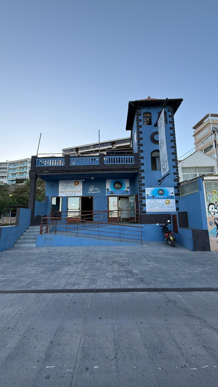 Exterior de Mambovento Club, sede de Mambo DJ School en Villajoyosa.